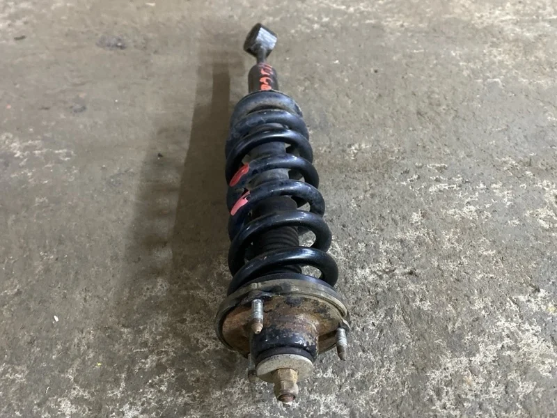 Амортизатор передний правый Toyota Land Cruiser Prado 150 (2009-2023) 2014 4851060250 3.0 D 1KDFTV