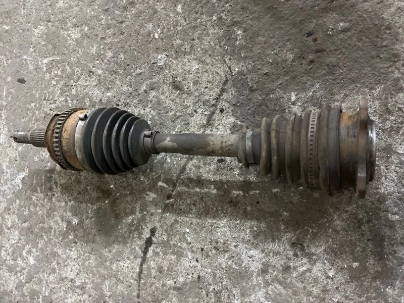 Полуось передняя правая (приводной вал, ШРУС) Mitsubishi L200 (2006-2015) 2008 3815A308 ПИКАП 2.5 D 4D56