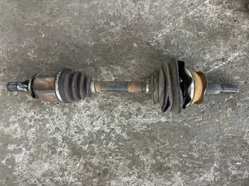 Полуось передняя левая (приводной вал, ШРУС) Nissan Navara (D40) 2004-2015 2008 39100EB310 2.5 D YD25DDTI