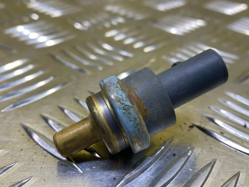 Датчик температуры охлаждающей жидкости Volkswagen Amarok (2010-2016) 2012 06A919501A 2.0 D CDCA