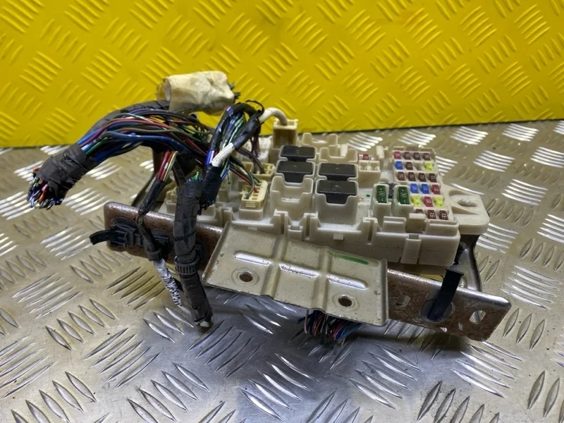 Блок предохранителей Mitsubishi L200 (2006-2015) 2007 8637A105 ПИКАП 2.5 D 4D56