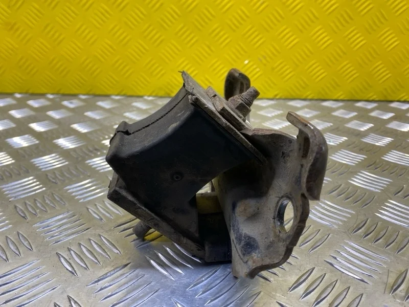 Подушка крепления двигателя Nissan Navara (D40) 2004-2015 2010 11220EB300 ПИКАП 2.5 D YD25DDTI