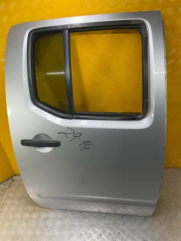 Стекло двери задней правой Nissan Navara (D40) 2004-2015 2012 82300EB320 ПИКАП 2.5 D YD25DDTI