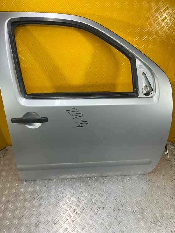 Стекло двери передней правой Nissan Navara (D40) 2004-2015 2012 80300EB310 ПИКАП 2.5 D YD25DDTI