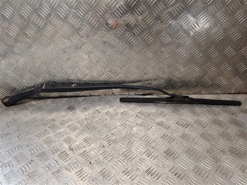 Щеткодержатель (поводок стеклоочистителя, дворник) Kia Sportage Iii Sl (2010-2016) 2013 983103U000 2.0 I G4KD