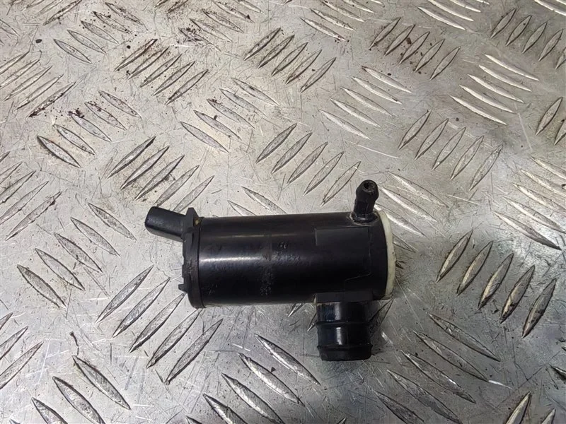 Насос (моторчик) омывателя стекла Kia Sportage III SL (2010-2016) 2013 985102S000 2.0 I G4KD