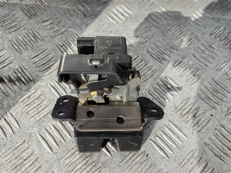 Замок багажника Kia Sportage III SL (2010-2016) 2013 812303W000 2.0 I G4KD