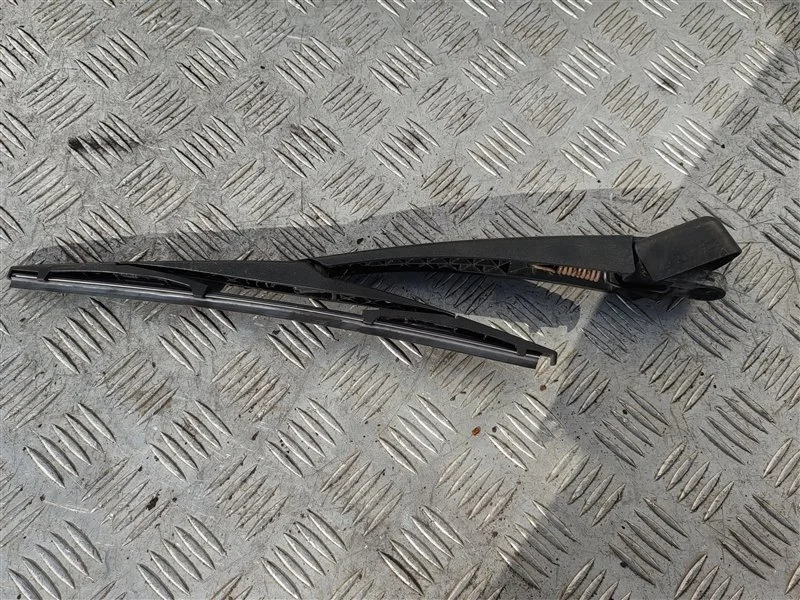 Щеткодержатель задний (поводок стеклоочистителя, дворник) Kia Sportage III SL (2010-2016) 2013 988111H000 2.0 I G4KD