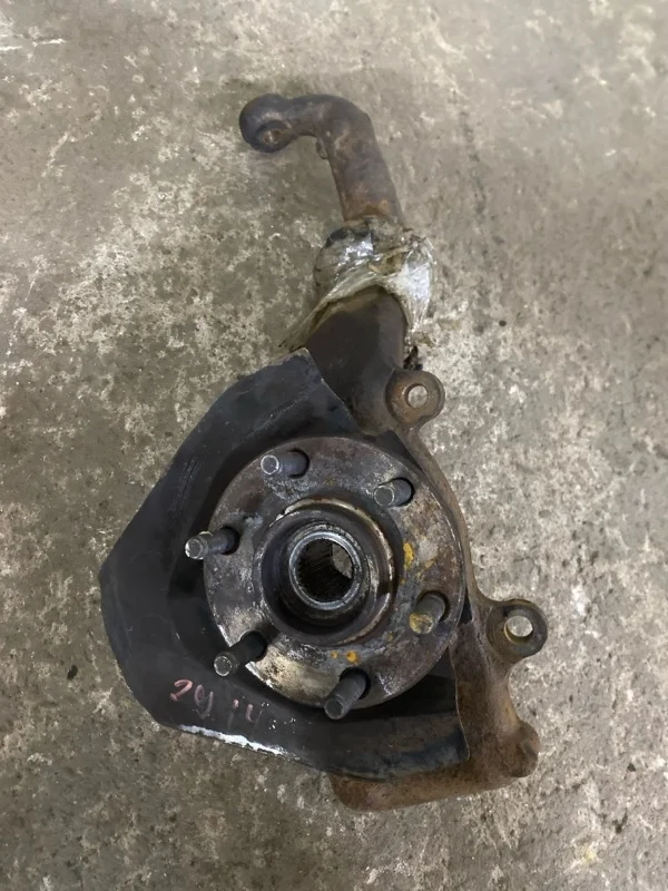 Кулак поворотный левый Nissan Navara (D40) 2004-2015 2012 400155X00C ПИКАП 2.5 D YD25DDTI