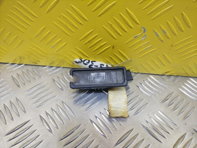 Фонарь подсветки номера Volkswagen Amarok (2010-2016) 2010 1K8943021 ПИКАП 2.0 D