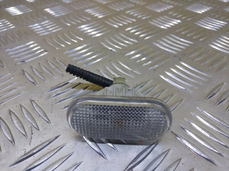 Повторитель передний правый Nissan Qashqai (J10) 2006-2013 2010 26160AX00A