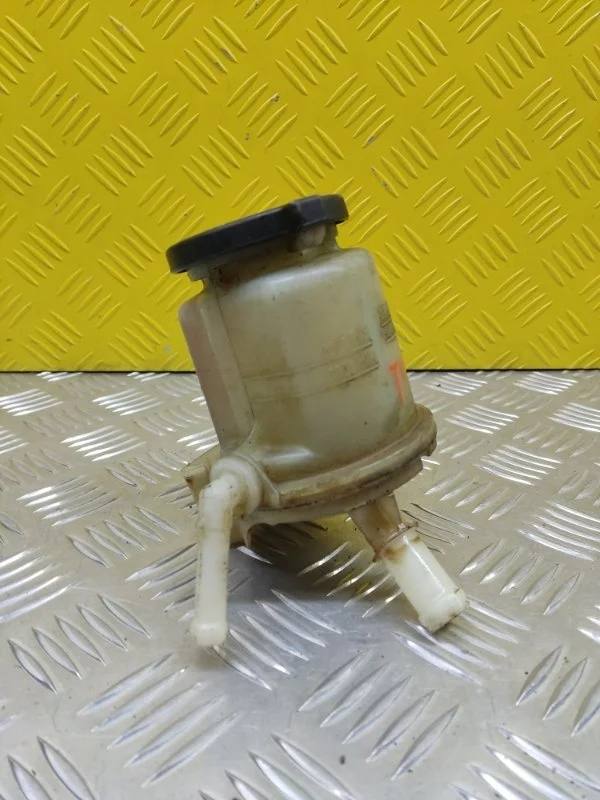 Бачок гидроусилителя Toyota Hilux (2005-2015) 2011 443600K021 ПИКАП 2.5 D 2KDFTV