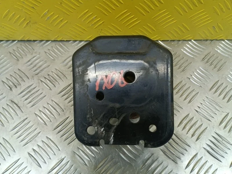 Кронштейн крепления бампера заднего Toyota Rav 4 (CA40) (2012-2019) 2013 5201642011 2.0 D 1ADFTV