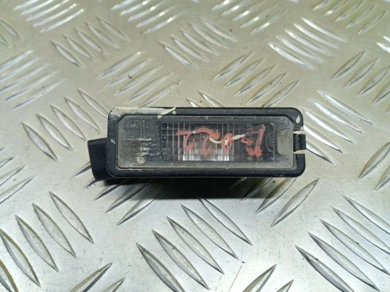 Фонарь подсветки номера Volkswagen Amarok (2010-2016) 2011 1K8943021 ПИКАП 2.0 D CDCA