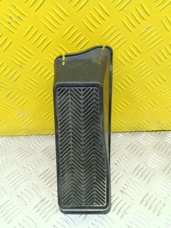 Опорная площадка для ноги Toyota Land Cruiser Prado 150 (2009-2023) 2012 5819060150 2.7 I 2TRFE