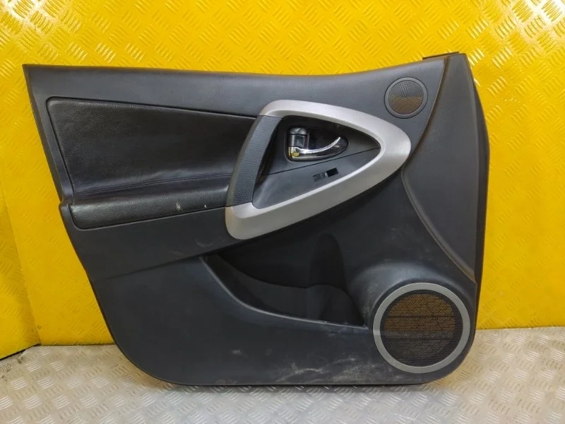 Обшивка двери передняя левая Toyota Rav 4 (XA30) (2005-2014) 2006 6762042760B0 2.0 I 1AZFE