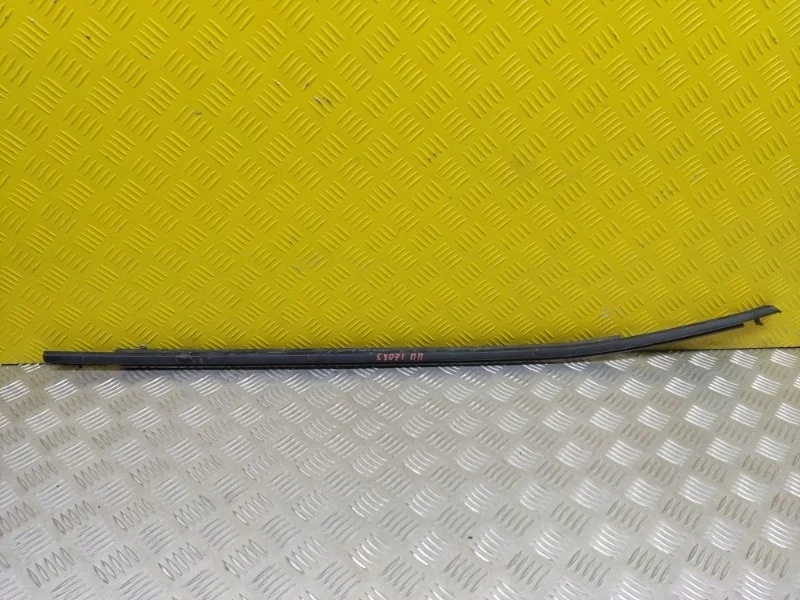 Молдинг двери передней правой Toyota Rav 4 (XA50) (2018-н.в.) 2023 7571042050 2.5 I A25AFXS