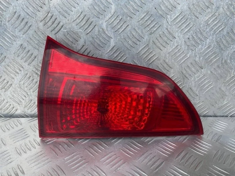 Фонарь крышки багажника правый Mitsubishi Pajero Sport II (2008-2017) 2011 8331A162 ВНЕДОРОЖНИК 2.5 D 4D56, правый