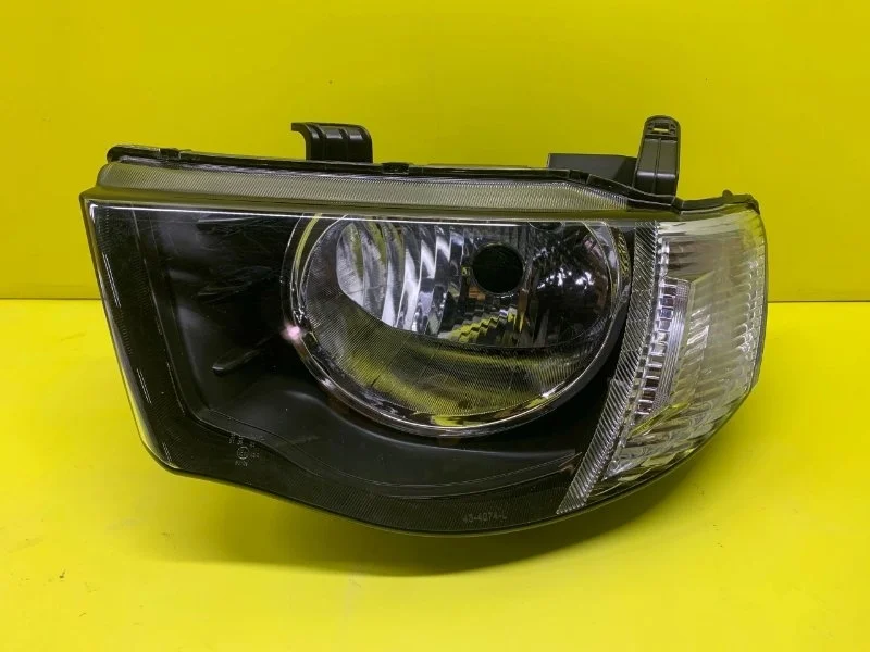 Фара левая Mitsubishi L200 (2006-2015) 2010 8301B461