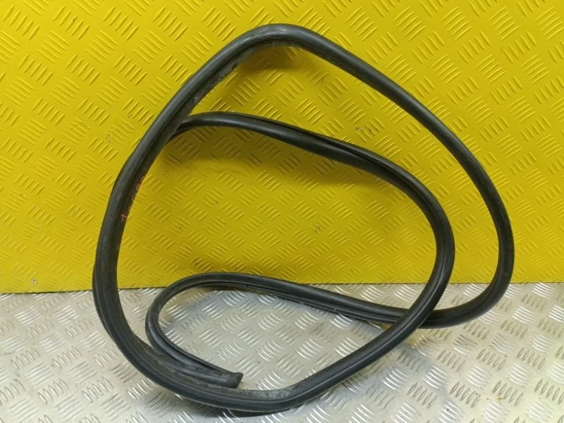 Уплотнитель Toyota Rav 4 (CA40) (2012-2019) 2013 7553342060 2.2 D 2ADFTV