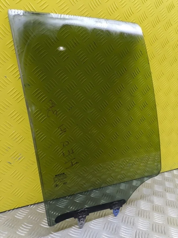 Стекло двери задней правой Nissan Navara (D40) 2004-2015 2013 82300EB320 ПИКАП 2.5 D YD25DDTI