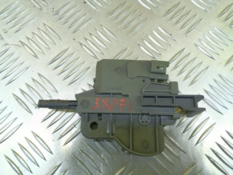 Замок лючка топливного бака Toyota Rav 4 (XA50) (2018-н.в.) 2023 7703042020 2.5 I A25AFXS