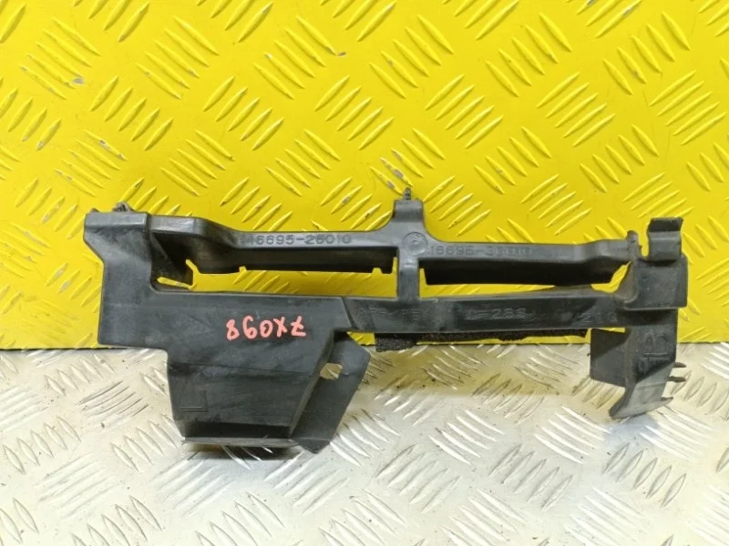 Дефлектор радиатора Toyota Rav 4 (CA40) (2012-2019) 2013 1669526010 2.2 D 2ADFTV, левый