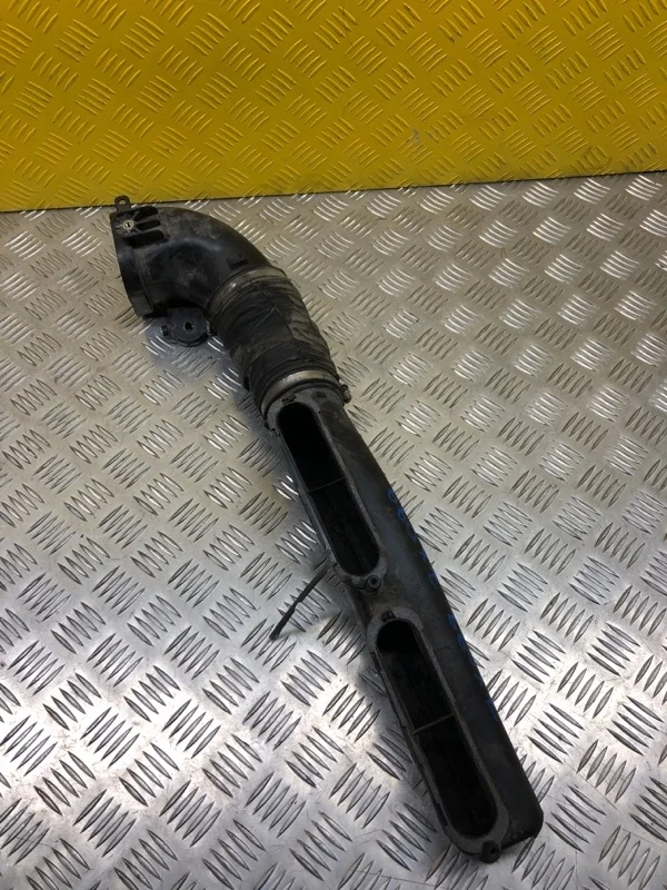 Патрубок воздушного фильтра Land Rover Range Rover Sport II (2013-2022) 2016 LR049314 3.0 D SDV6