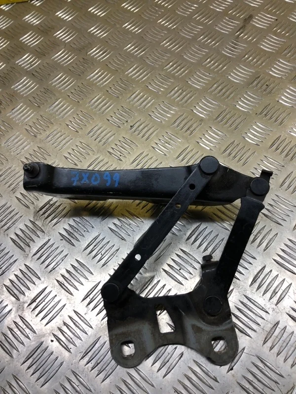 Петля капота Land Rover Range Rover Sport II (2013-2022) 2016 LR036583 3.0 D SDV6, правая