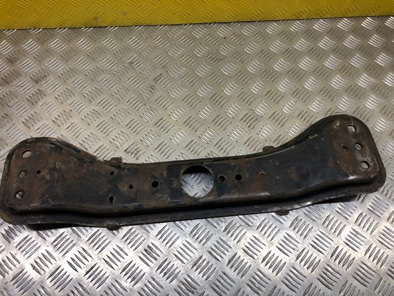 Балка под КПП Mitsubishi L200 (2006-2015) 2011 MR995060 ПИКАП 2.5 D 4D56