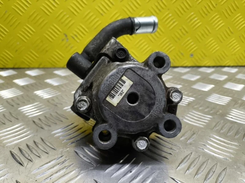 Насос гидроусилителя руля Toyota Hilux (2005-2015) 2008 443100K040 ПИКАП 3.0 D 1KDFTV