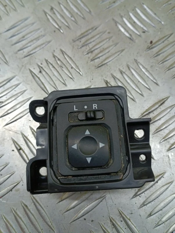 Джойстик регулировки зеркал Mitsubishi L200 (2015-2022) 2017 MR417977 ПИКАП 2.4 D 4N15