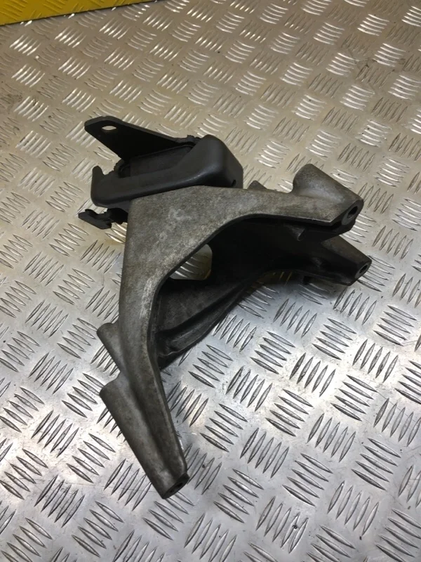 Кронштейн двигателя Volkswagen Amarok (2010-2016) 2011 03L199308 ПИКАП 2.0 D CDCA