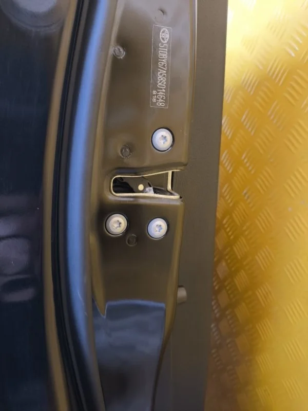 Замок двери передней левой Toyota Sequoia II 2008 - 2022 2008 6904006180 5.7 I 3URFE