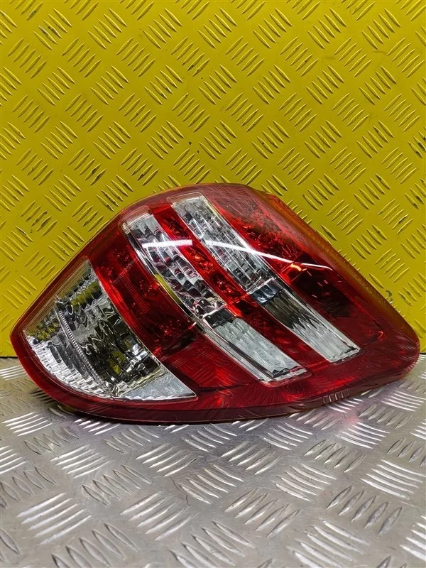 Фонарь задний правый Toyota Rav 4 (XA30) (2005-2014) 2011 8155142110