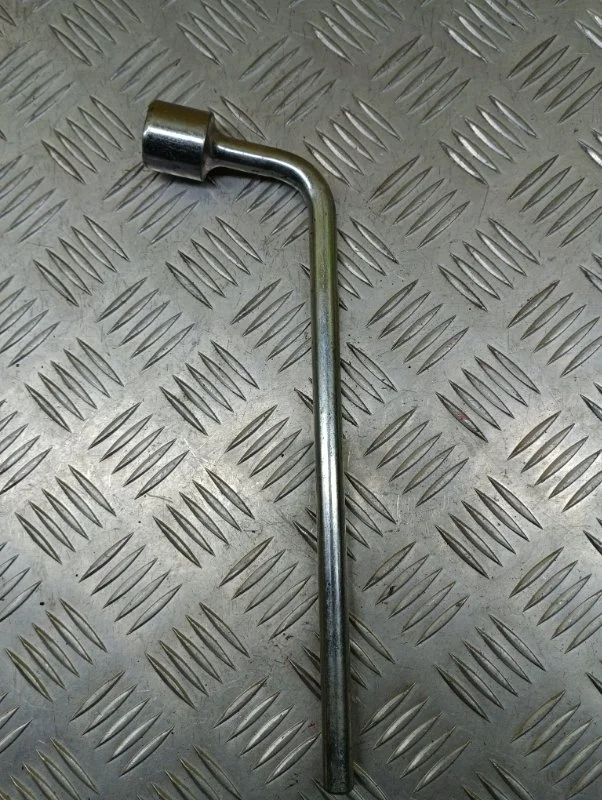 Ключ колесный (балонный) Mitsubishi L200 (2015-2022) 2016 9211A002 ПИКАП 2.4 D 4N15