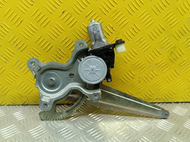 Стеклоподъемник электр. задний правый Mitsubishi L200 (2006-2015) 2006 MN182404 ПИКАП 2.5 D 4D56