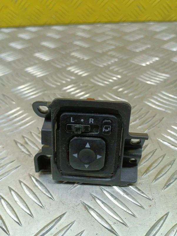 Джойстик регулировки зеркал Mitsubishi L200 (2015-2022) 2016 MR951187 ПИКАП 2.4 D 4N15