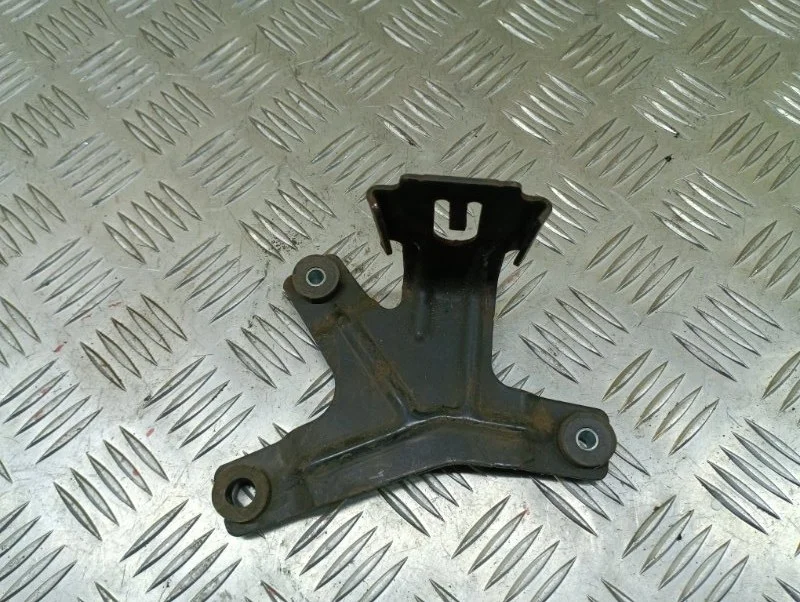 Кронштейн Toyota Land Cruiser 200 (2008-2021) 2013 4436060290