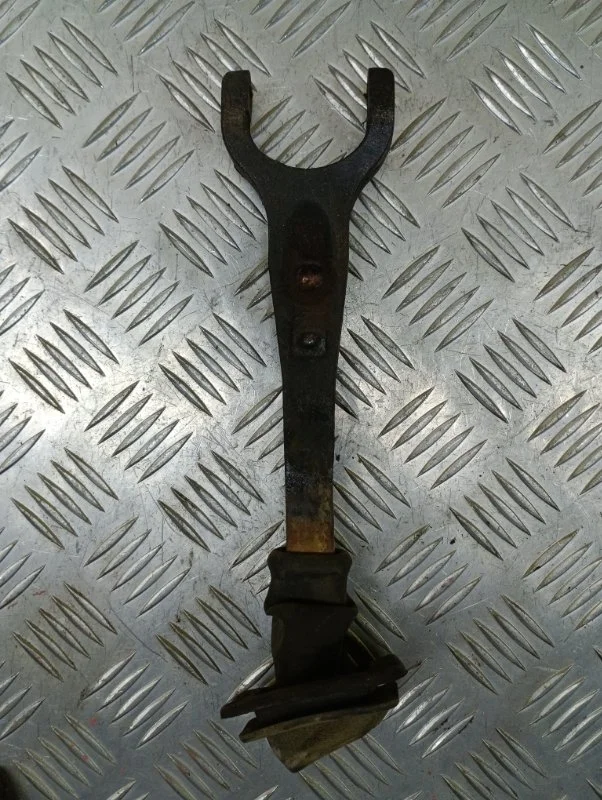 Вилка сцепления Mitsubishi L200 (2006-2015) 2010 MR980830