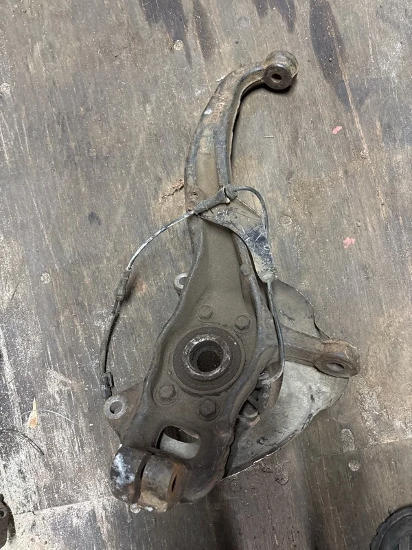 Кулак поворотный левый Nissan Navara (D40) 2004-2015 2009 400155X00C