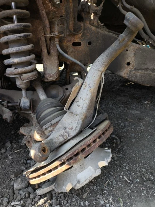 Кулак поворотный левый Nissan Pathfinder (R51M) 2004-2013 2005 40015EB000 ВНЕДОРОЖНИК 2.5 D YD25DDTI