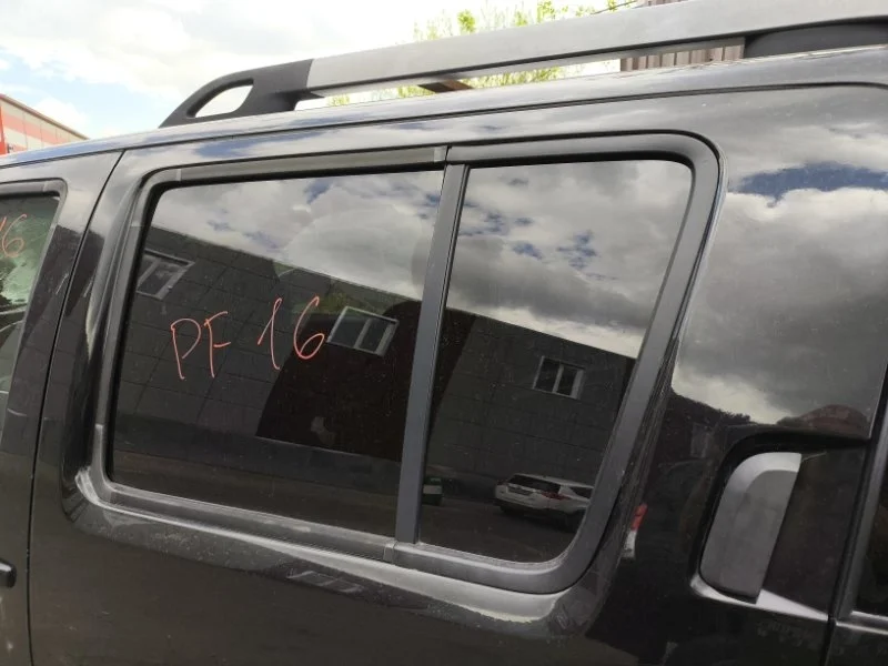 Стекло двери задней левой Nissan Pathfinder (R51M) 2004-2013 2006 82301EB33A ВНЕДОРОЖНИК 2.5 D YD25DDTI