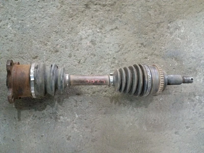 Полуось передняя правая (приводной вал, ШРУС) Mitsubishi L200 (2006-2015) 2010 3815A308