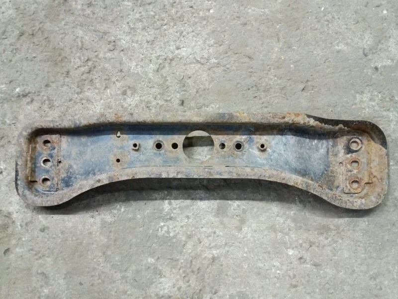 Балка под КПП Mitsubishi L200 (2006-2015) 2008 MR995060 ПИКАП 2.5 D 4D56