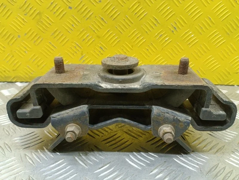 Подушка крепления КПП Mitsubishi L200 (2006-2015) 2008 MR992717 ПИКАП 2.5 D 4D56