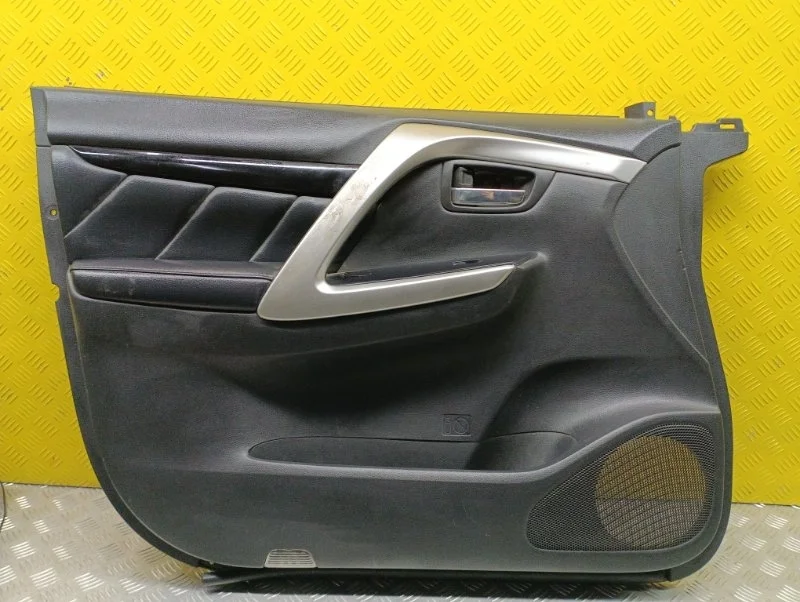 Обшивка двери передняя левая Mitsubishi Pajero Sport Iii (2015-Н.в.) 2016 7221C649 ВНЕДОРОЖНИК 2.4 D 4N15