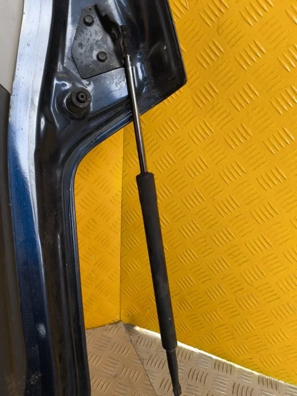 Амортизатор крышки багажника (3-5 двери) Nissan Pathfinder (R51M) 2004-2013 2006 90450EB31A ВНЕДОРОЖНИК 2.5 D YD25DDTI