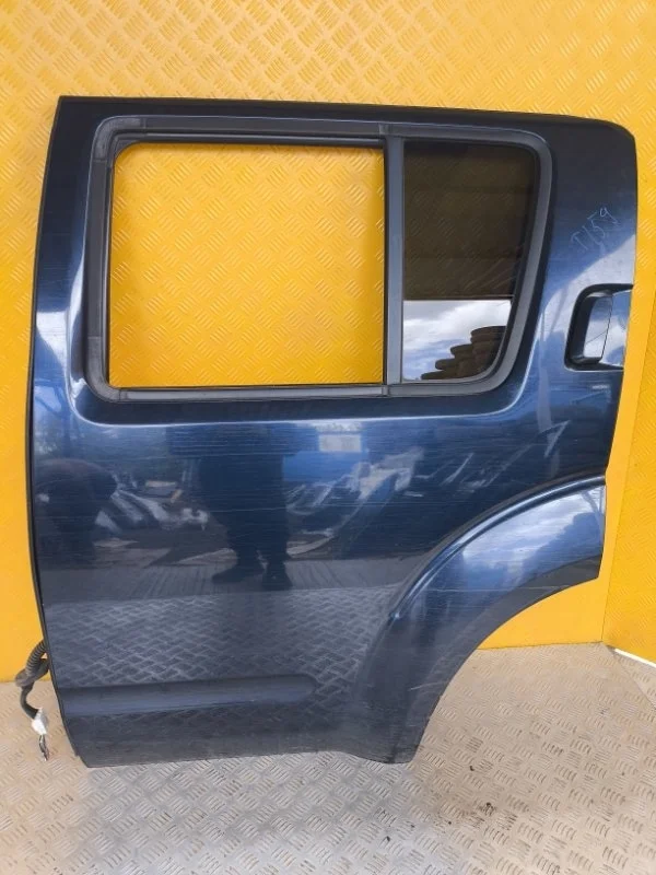Стекло двери задней левой Nissan Pathfinder (R51M) 2004-2013 2006 82301EB33A ВНЕДОРОЖНИК 2.5 D YD25DDTI
