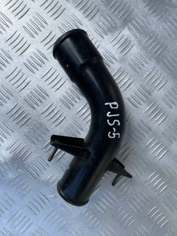 Патрубок интеркулера Mitsubishi Pajero Sport II (2008-2017) 2011 1505A057 ВНЕДОРОЖНИК 2.5 D 4D56